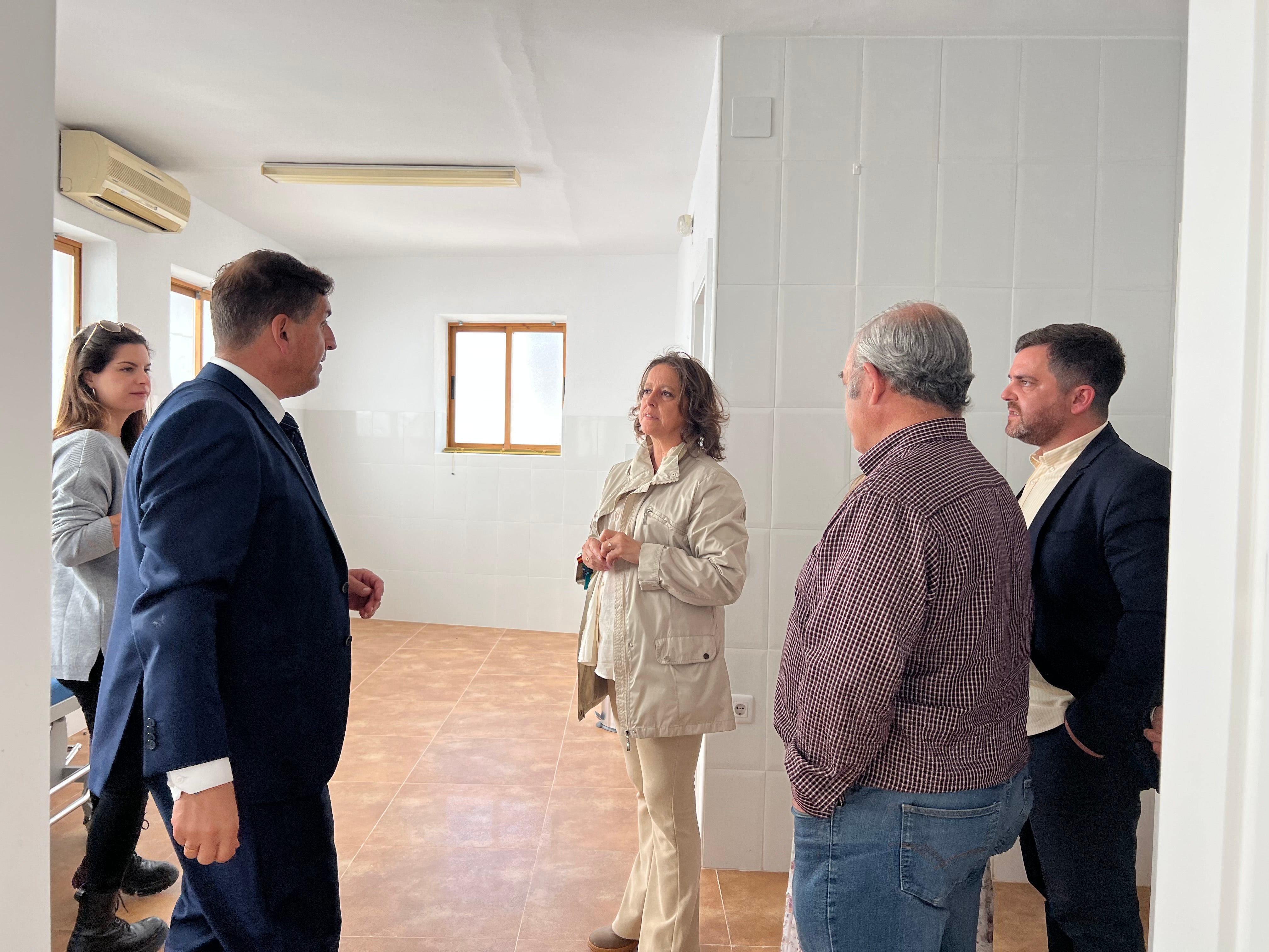 Interior del centro de salud de Hornos donde se acometen reformas.