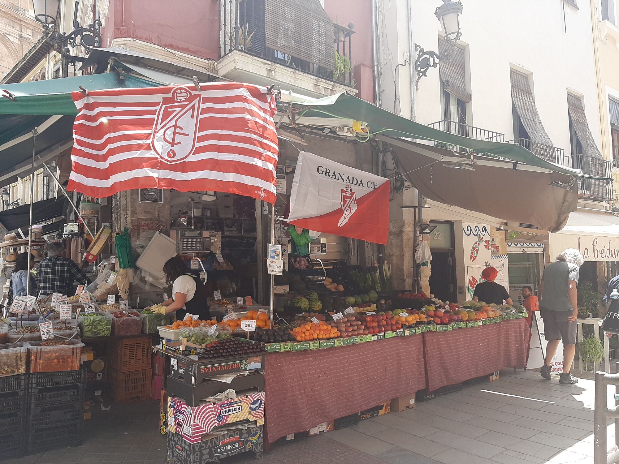 Granada saca sus banderas rumbo a Primera