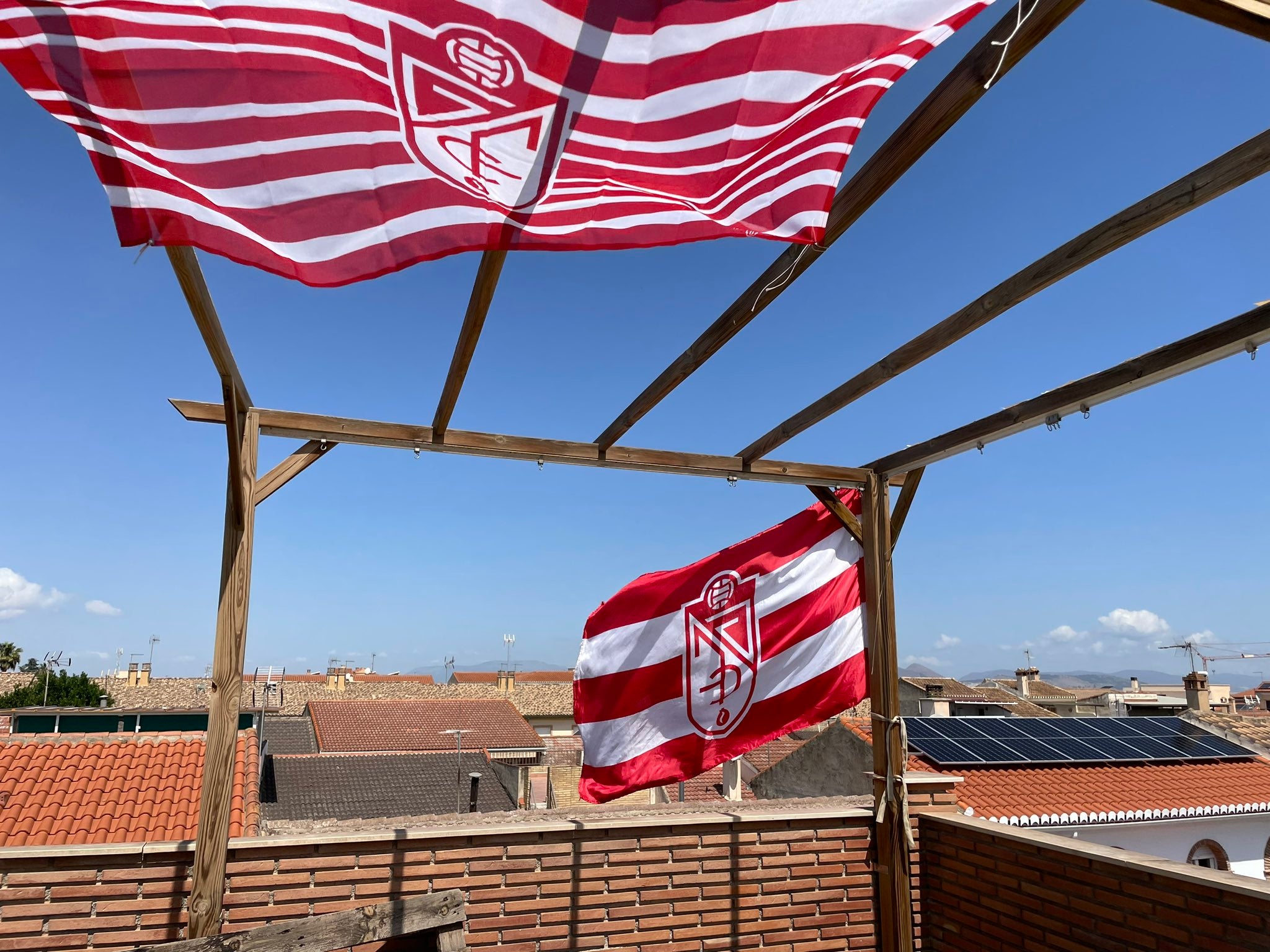 Granada saca sus banderas rumbo a Primera