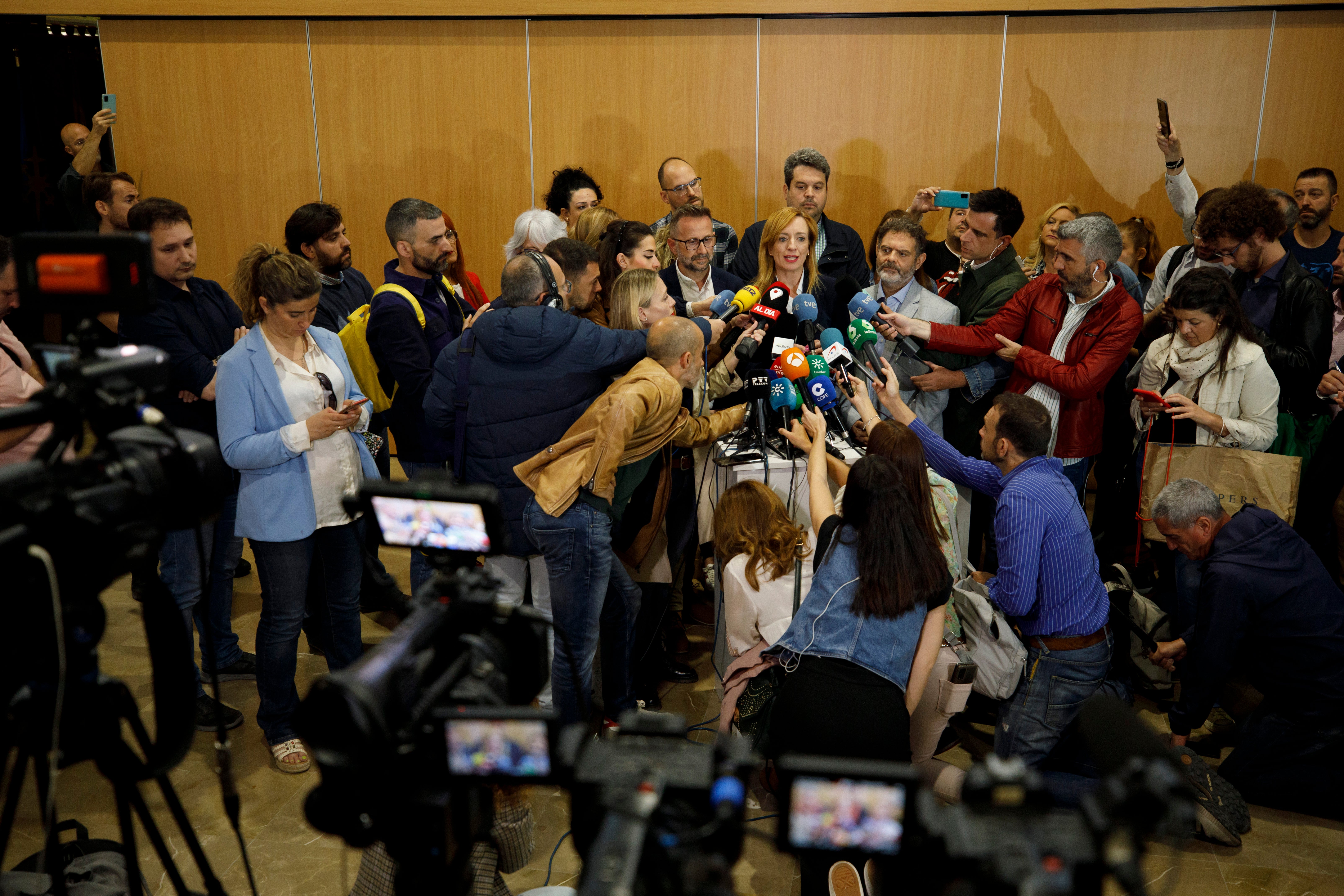 La alcaldesa de Maracena durante su comparecencia ayer ante los medios de comunicación.