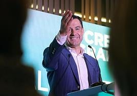 El presidente de la Junta, Juanma Moreno, ha manifestado este viernes que los andaluces se merecen «al menos una explicación coherente» del PSOE .