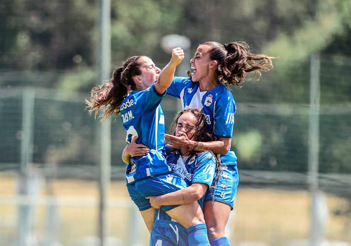 Las blanquiazules celebran el pase a la final.