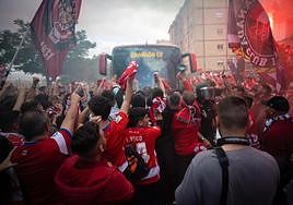 Gran ambiente para animar al equipo rojiblanco antes del crucial partido ante el Leganés