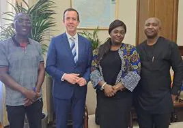 El subdelegado del Gobierno de Almería, con los representantes de la Embajada de Ghana.