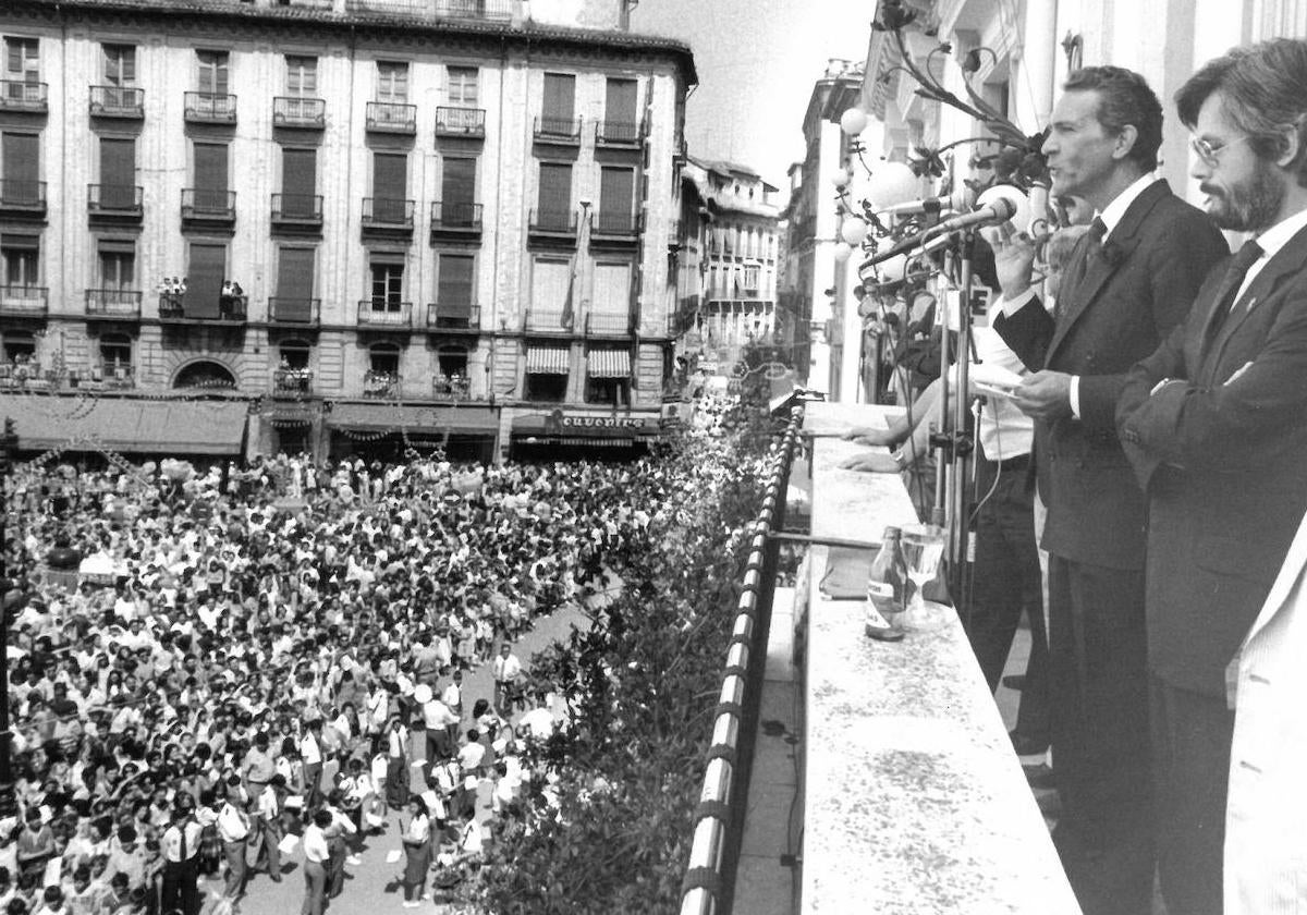 Antonio Gala durante la lectura del pregón de las fiestas del Corpus de 1984.