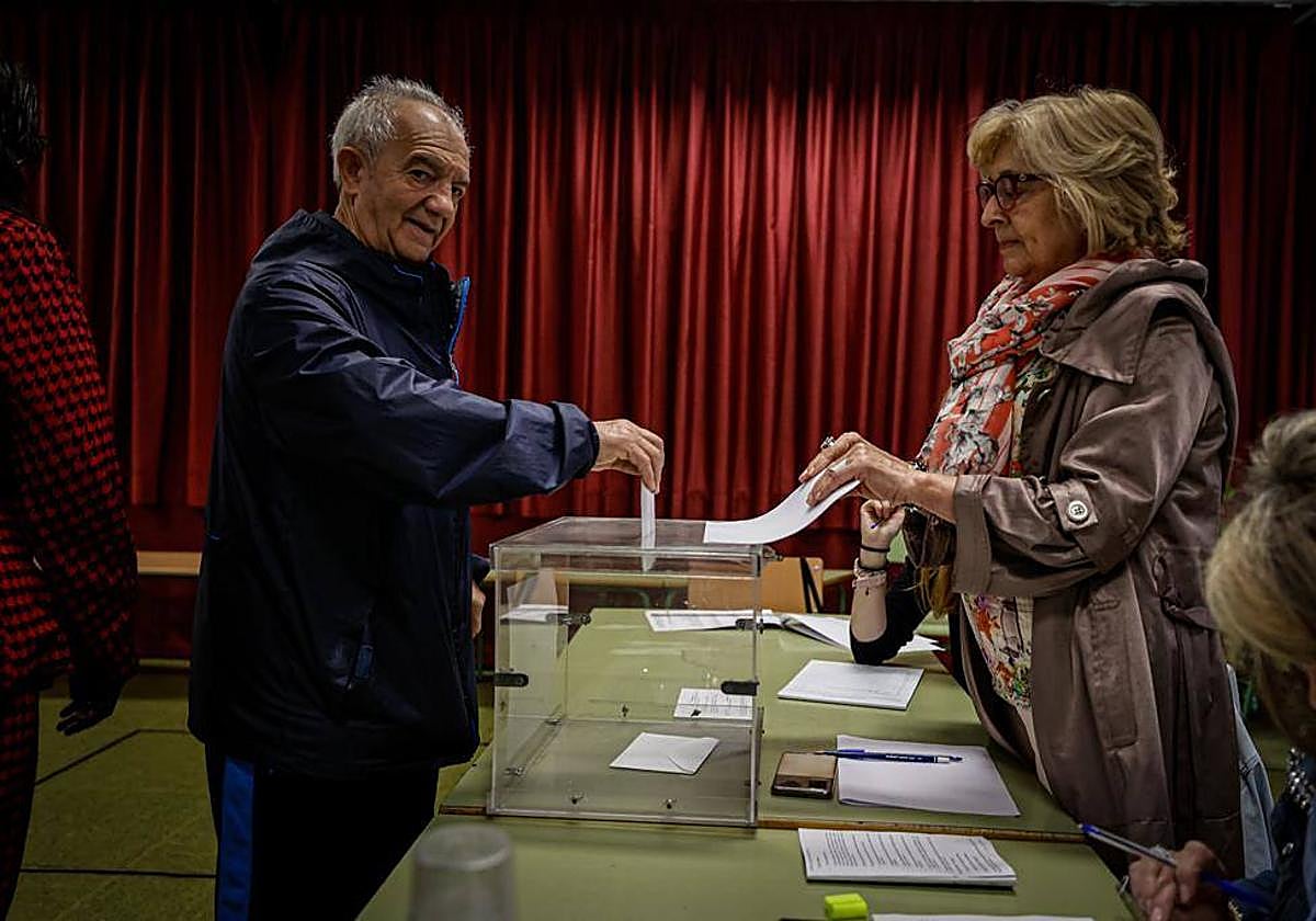 Las urnas han abierto con normalidad en Granada.