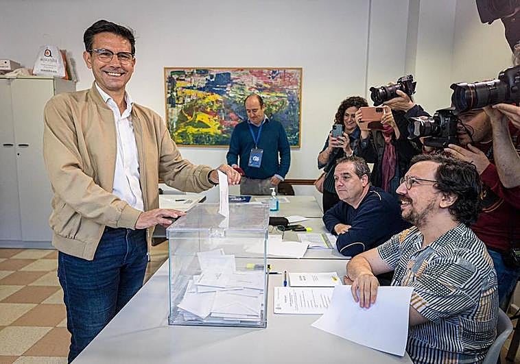 El candidato socialista a la alcaldía de la capital, Paco Cuenca.