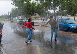 Una fuerte tormenta de granizo sorprende a Granada