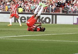 Dyego Sousa lamenta una ocasión fallada.