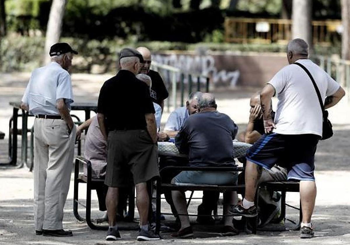 La OCU lanza un aviso a todos los jubilados que tienen sus ahorros en el banco.