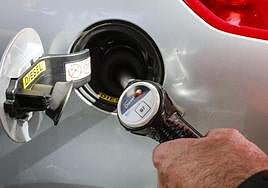 La multa por usar 'diésel rojo' para llenar el depósito de tu coche.