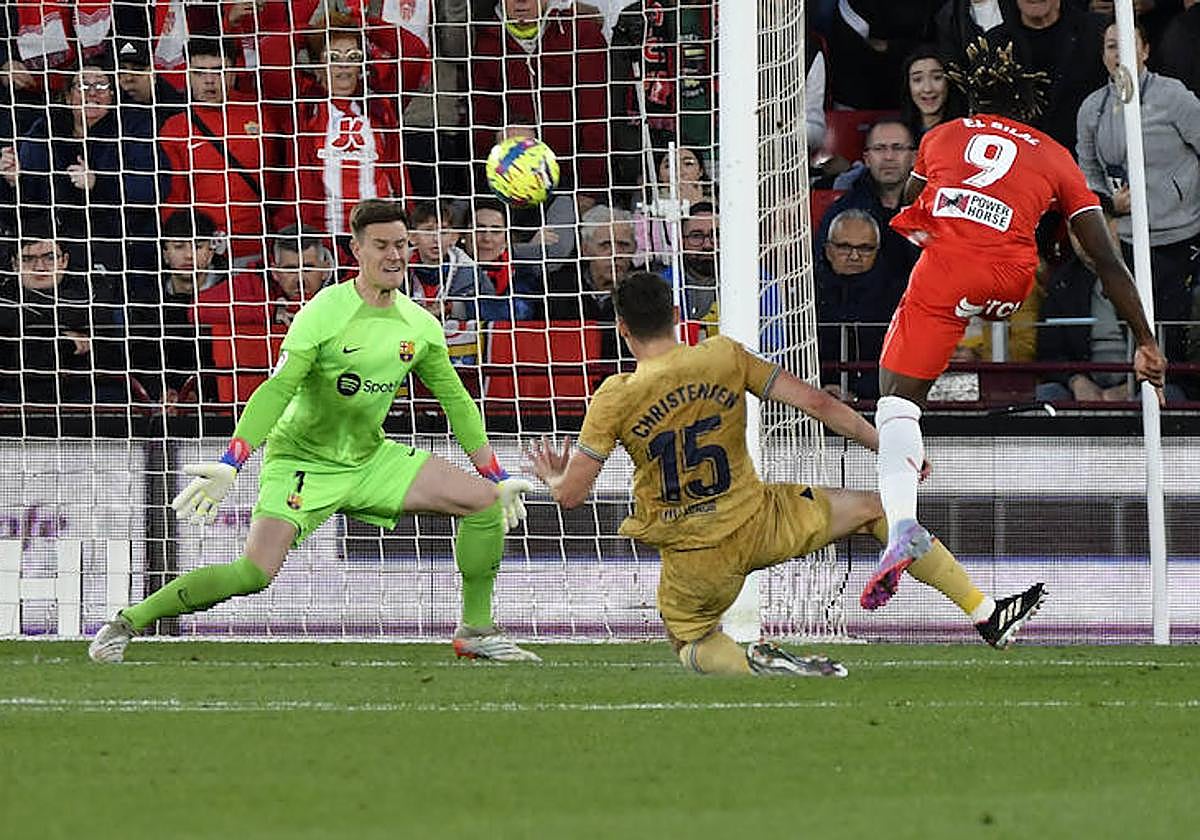 El Bilal Touré firma un gol importante ante el Barça.
