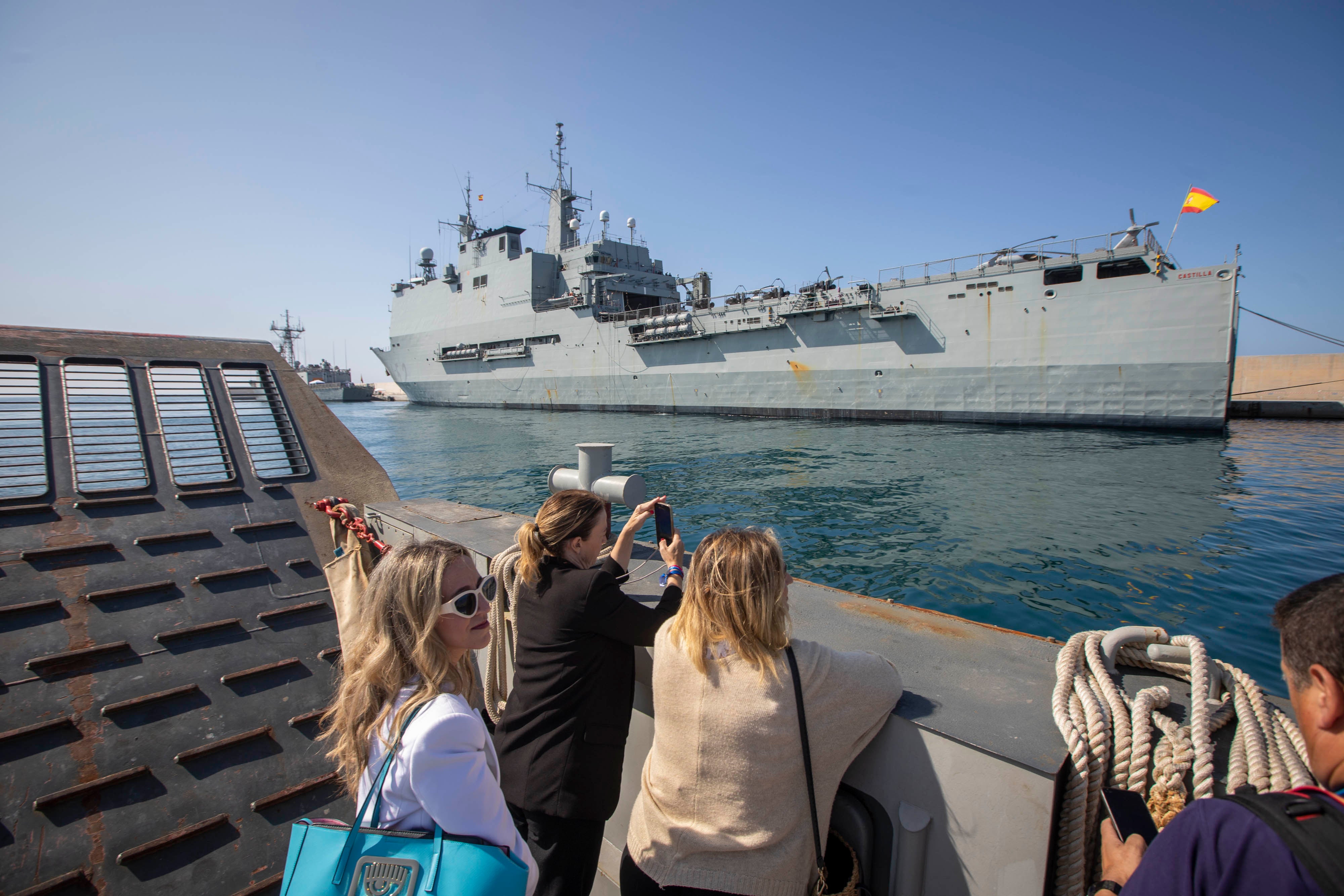 Las imágenes de los buques de la Armada en el Puerto de Motril