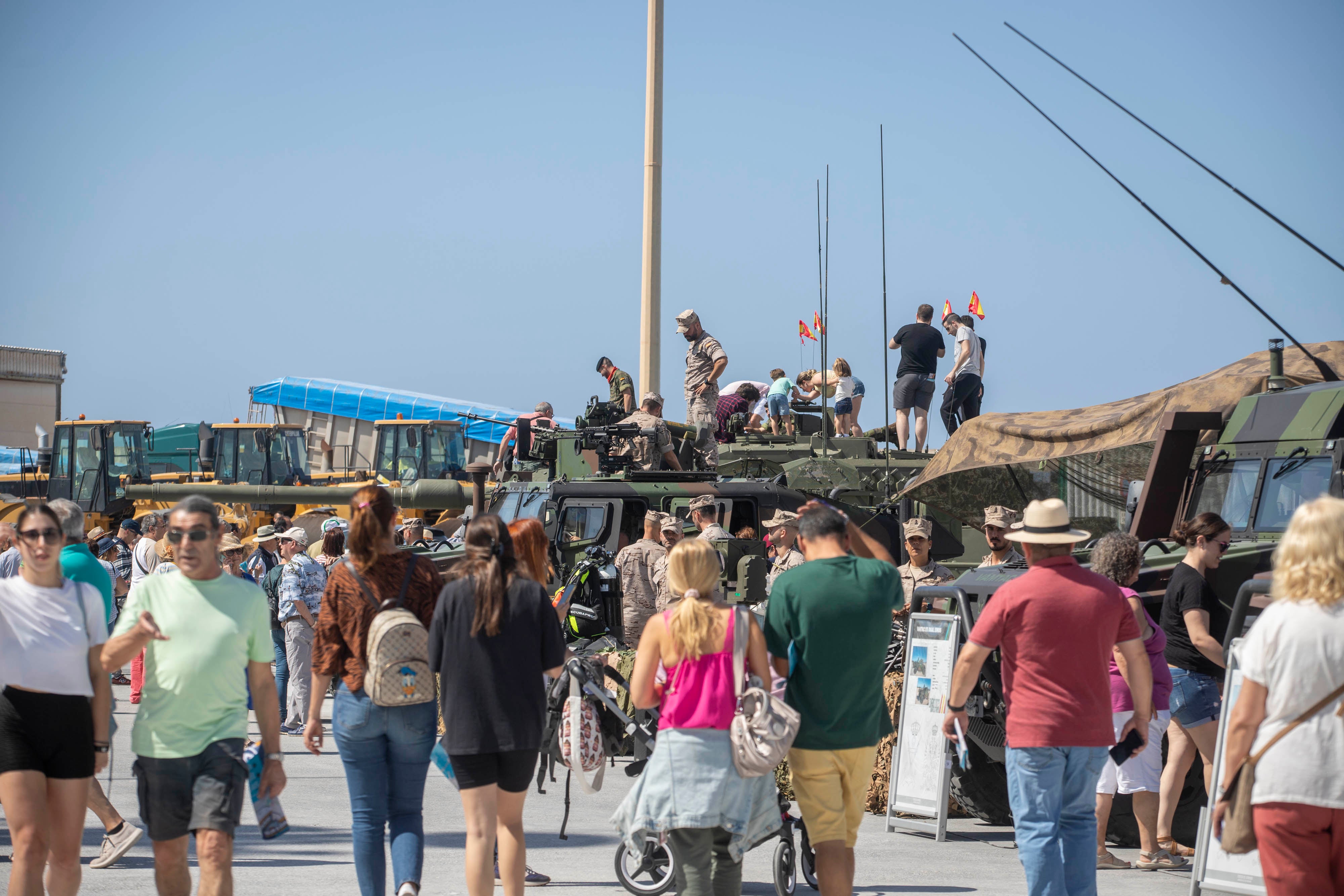 Las imágenes de los buques de la Armada en el Puerto de Motril