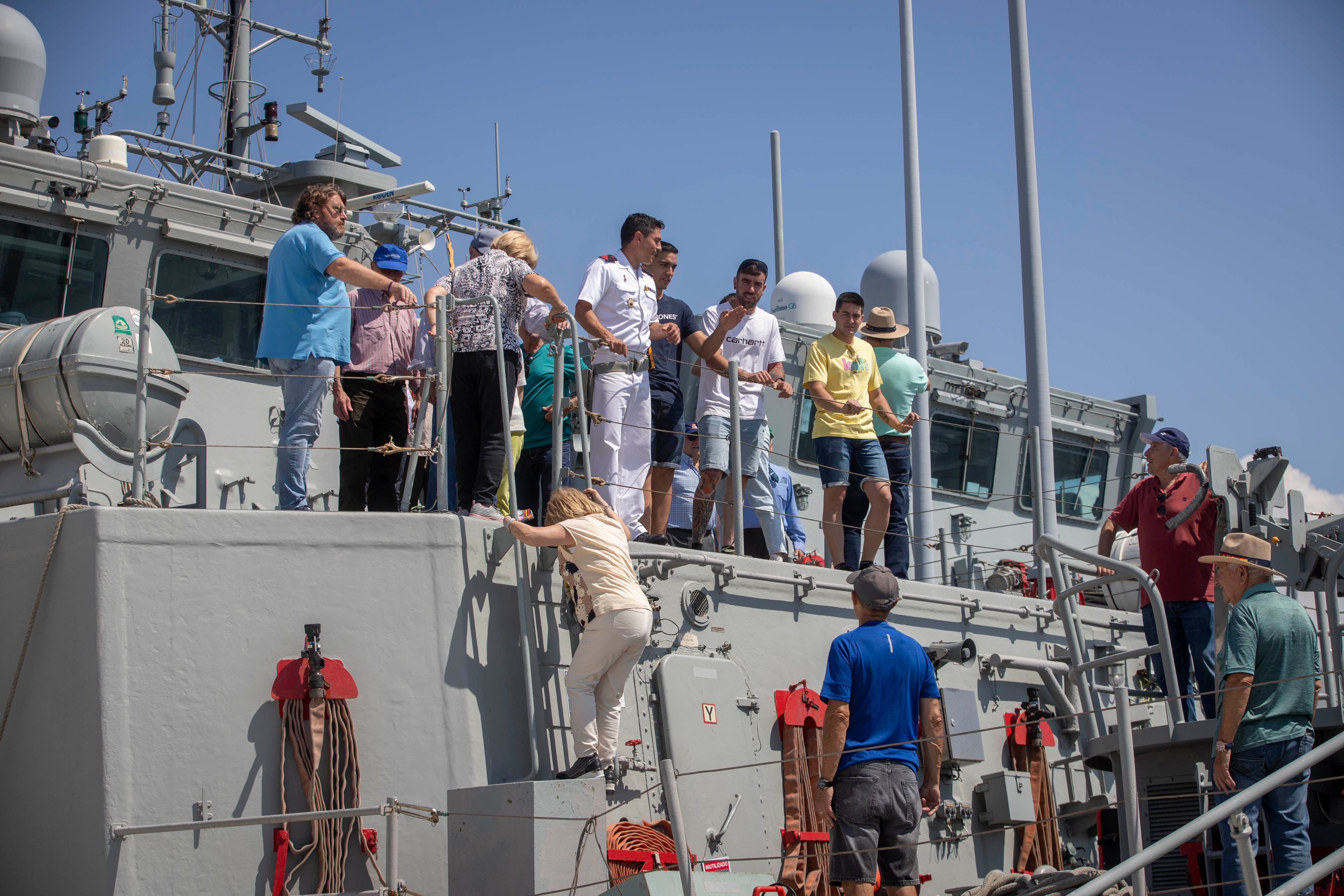 Las imágenes de los buques de la Armada en el Puerto de Motril