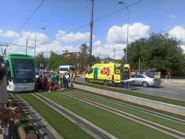 Atropellado un chico de 13 años por el metro de Granada.