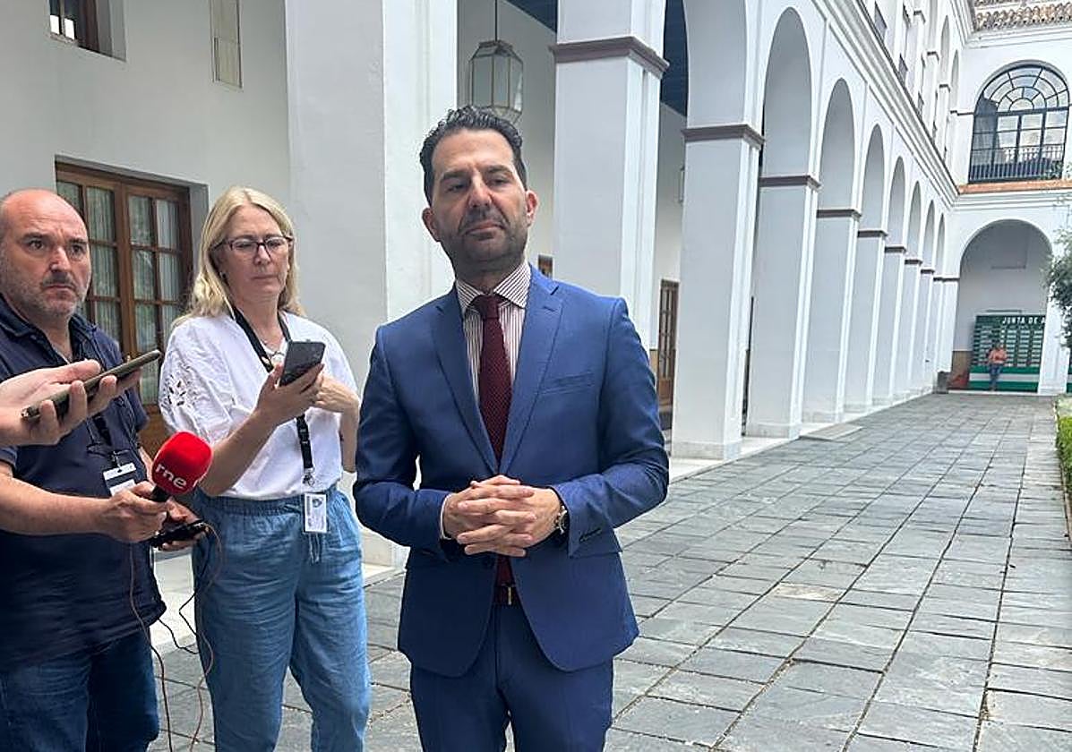 Noel López atiende a los medios eeste miércoles en Sevilla