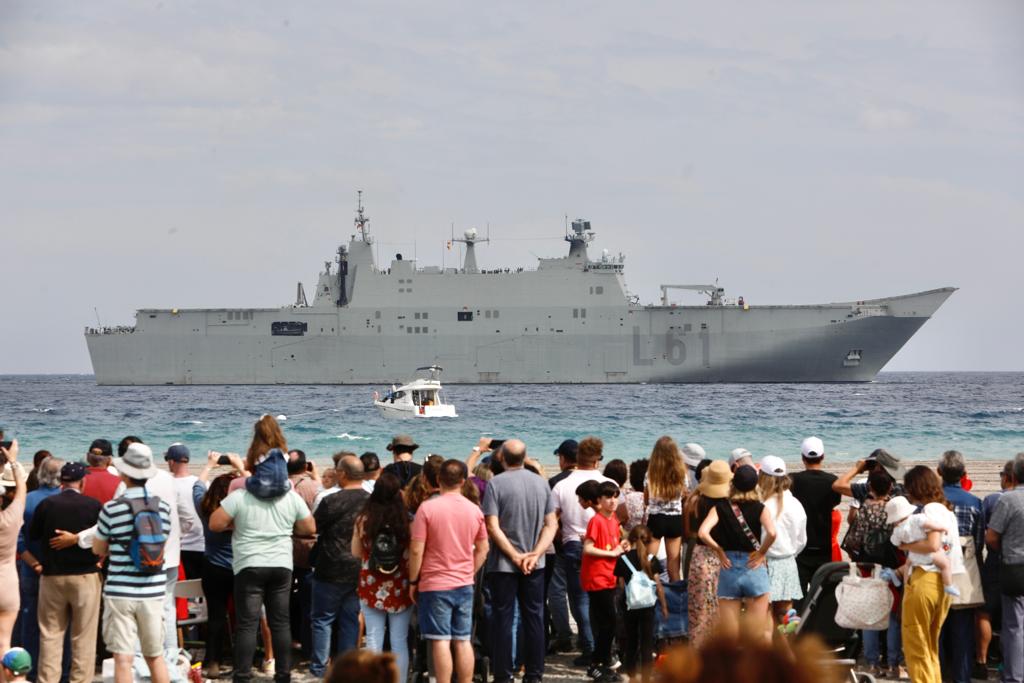 Las imágenes de la expectación en Motril por la exhibición de la Armada