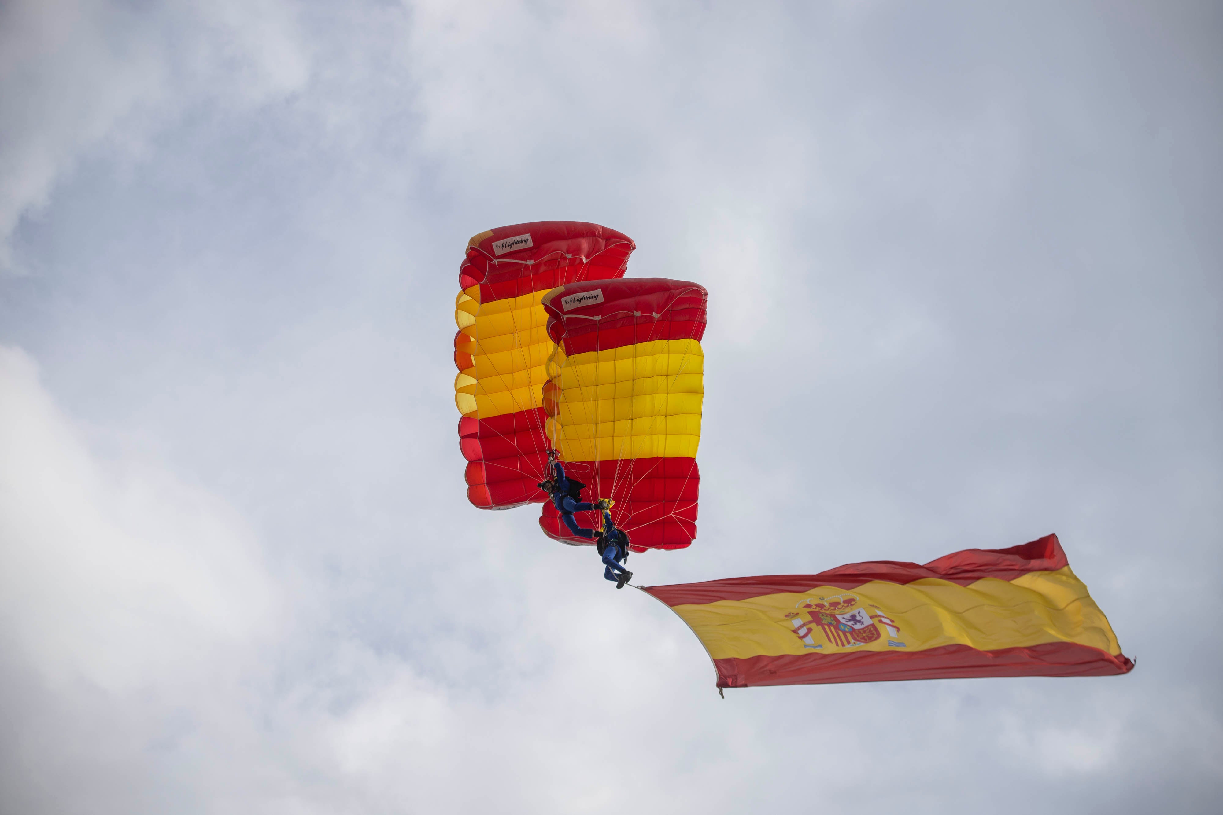 Las imágenes de la expectación en Motril por la exhibición de la Armada