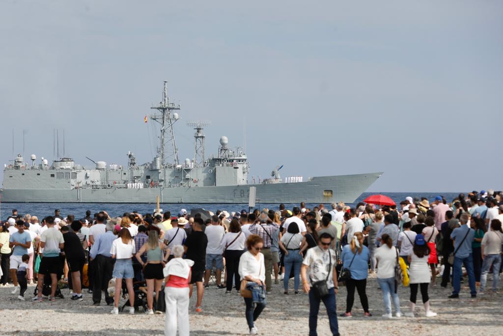 Las imágenes de la expectación en Motril por la exhibición de la Armada