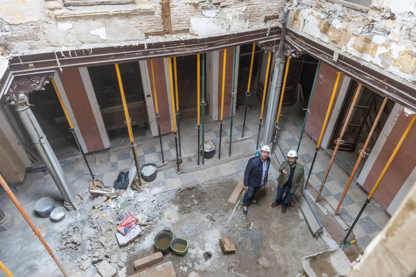 El patio desde el primer piso.
