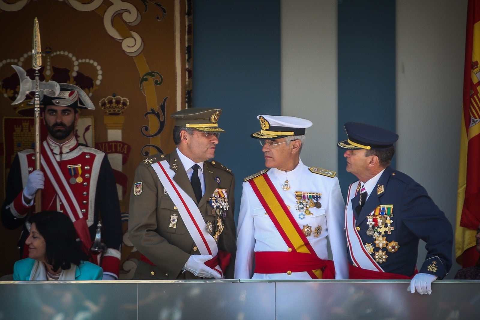 Las imágenes del desfile de las Fuerzas Armadas desde dentro y a vista de pájaro