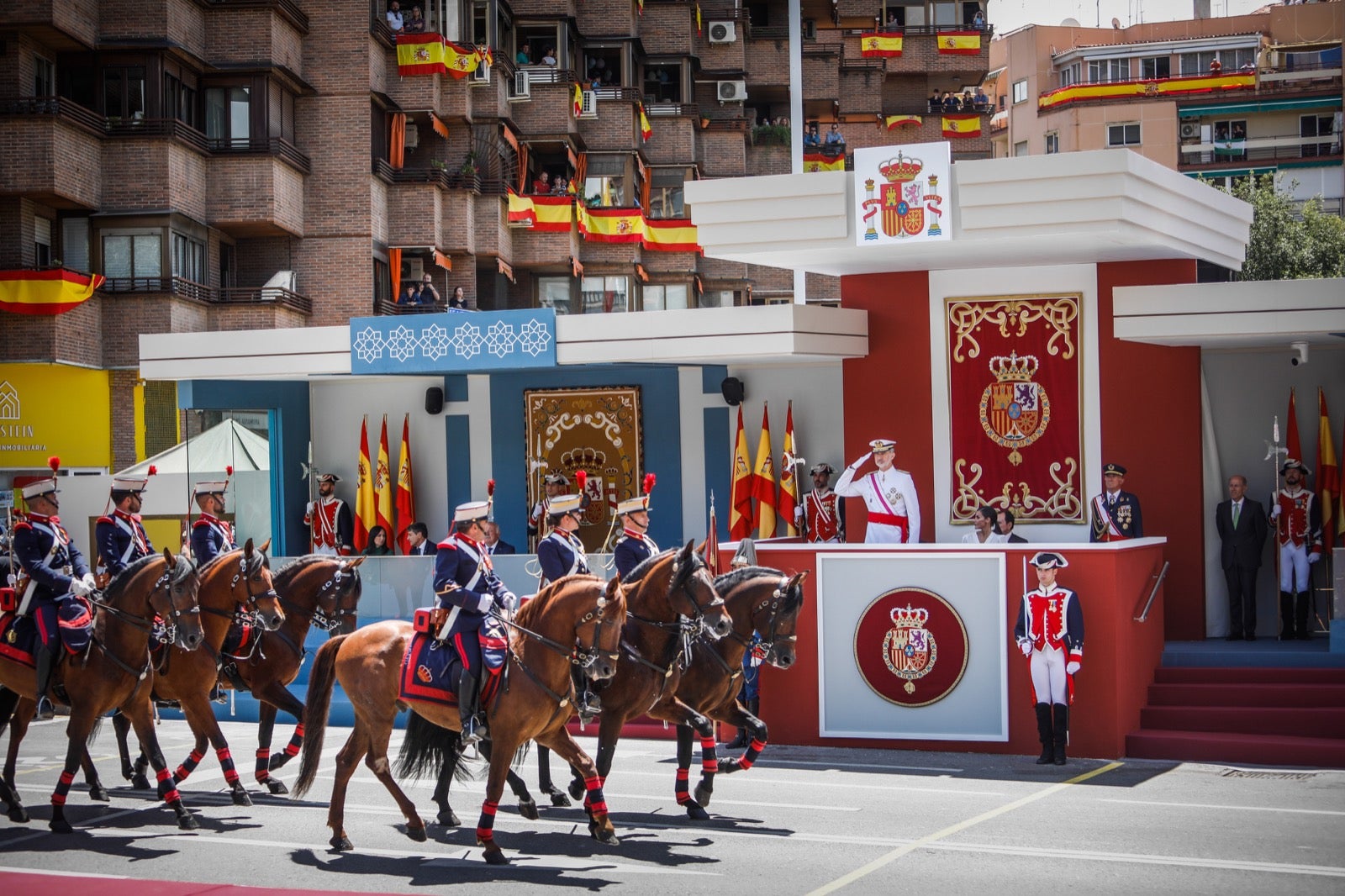 Las imágenes del desfile de las Fuerzas Armadas desde dentro y a vista de pájaro