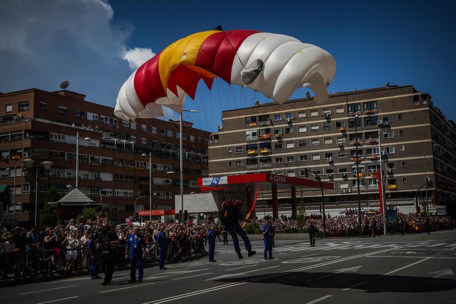 Las imágenes del desfile de las Fuerzas Armadas desde dentro y a vista de pájaro