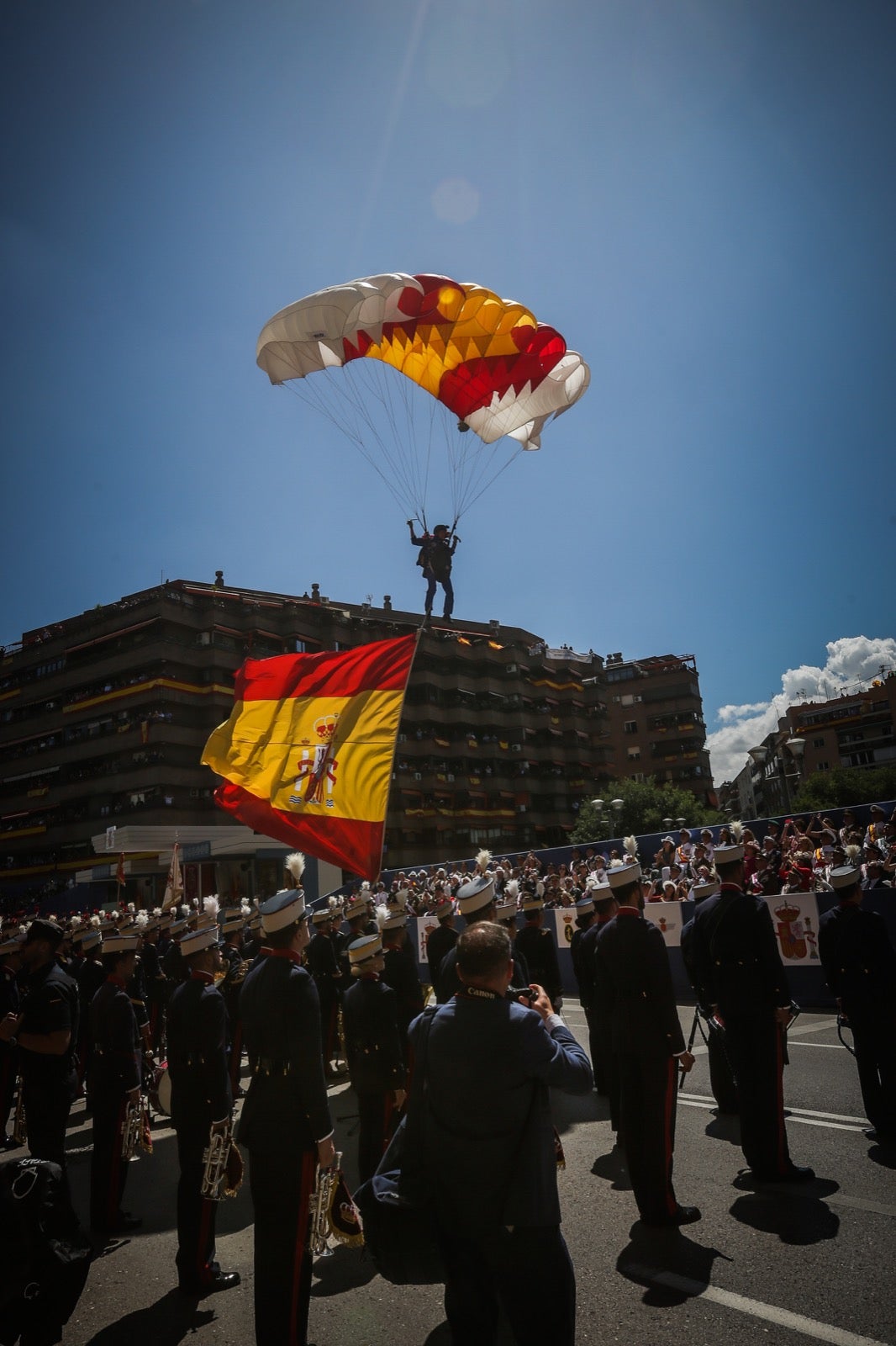 Las imágenes del desfile de las Fuerzas Armadas desde dentro y a vista de pájaro