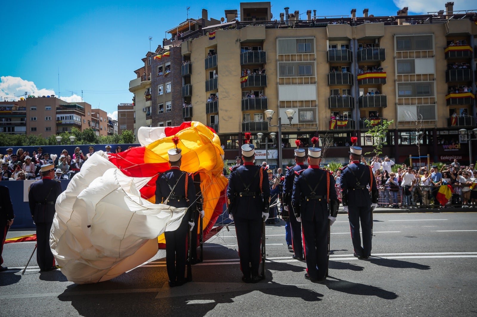 Las imágenes del desfile de las Fuerzas Armadas desde dentro y a vista de pájaro