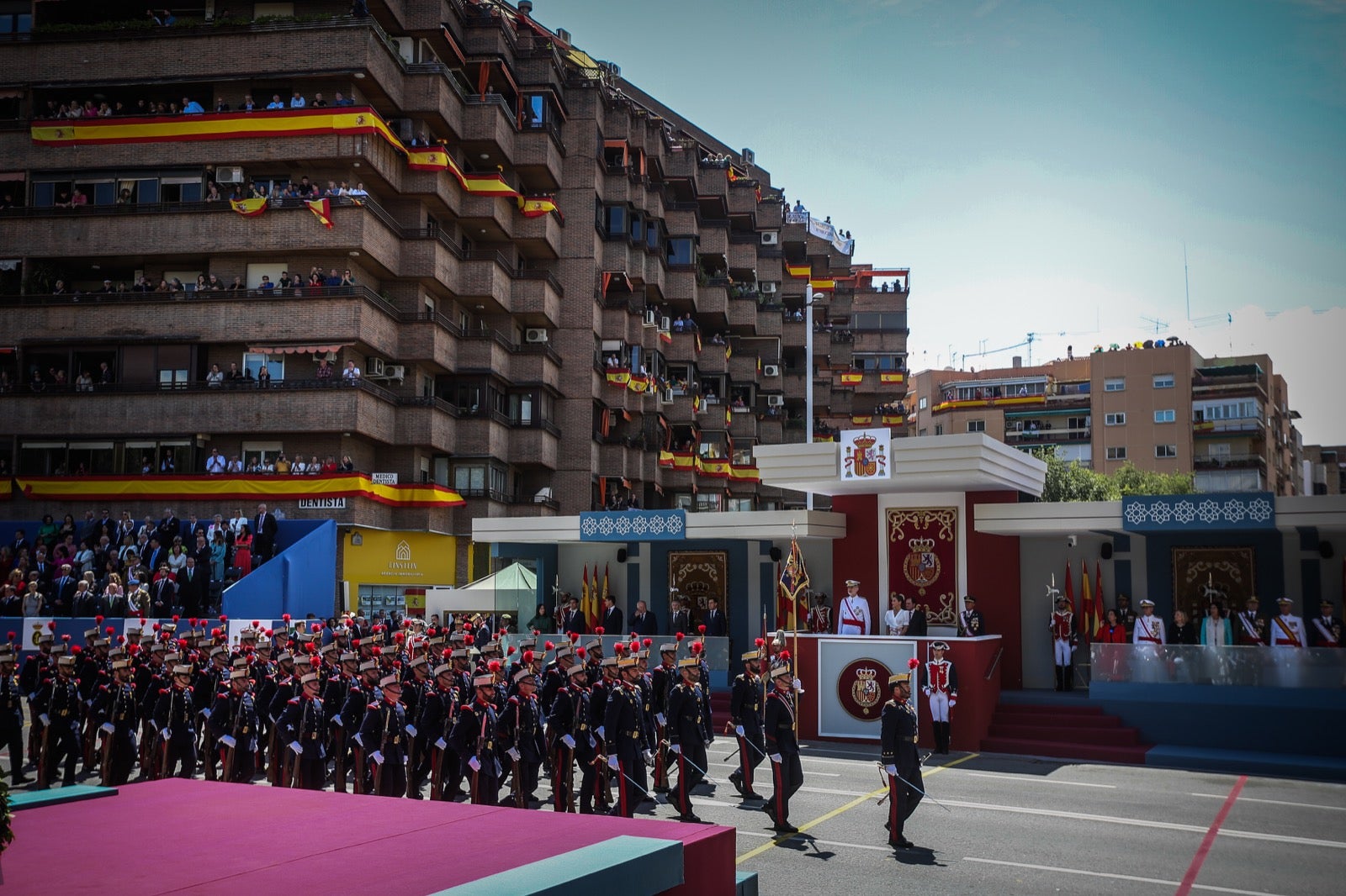 Las imágenes del desfile de las Fuerzas Armadas desde dentro y a vista de pájaro