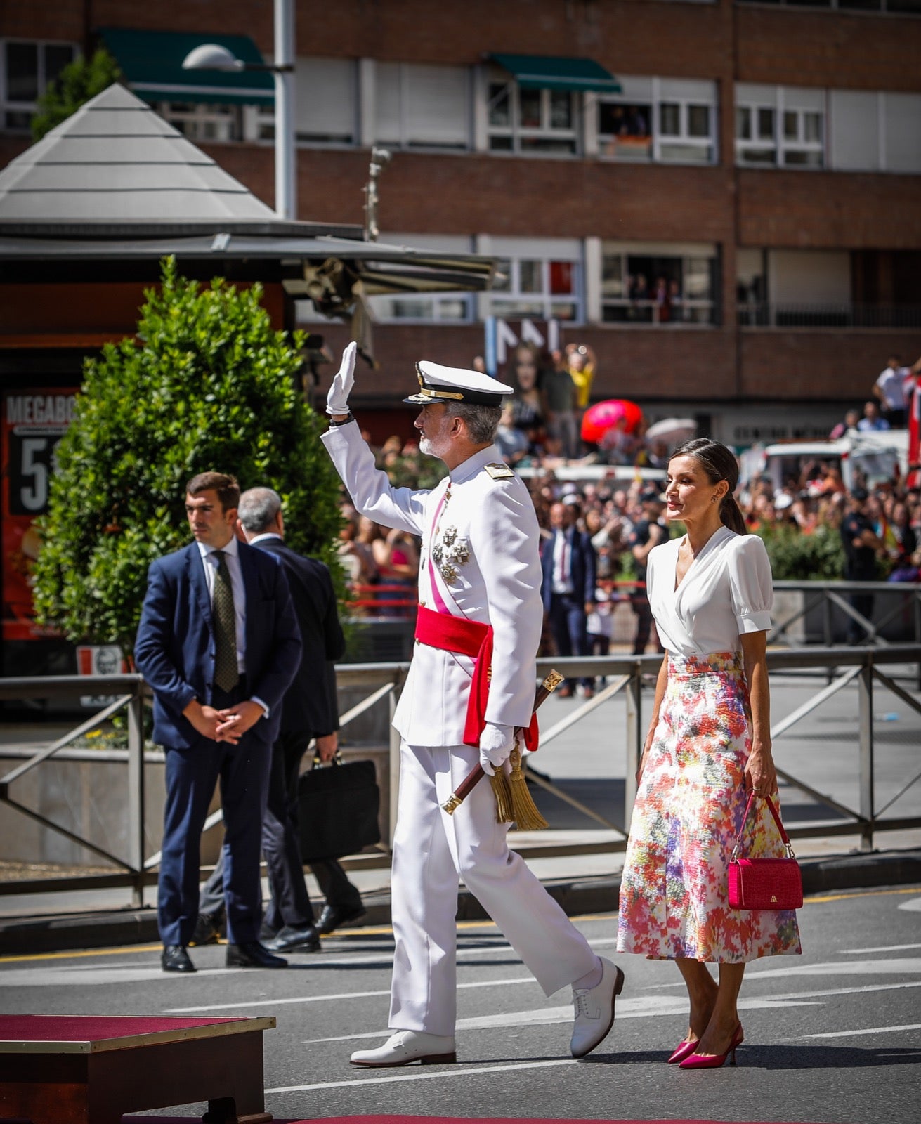 Las imágenes del desfile de las Fuerzas Armadas desde dentro y a vista de pájaro