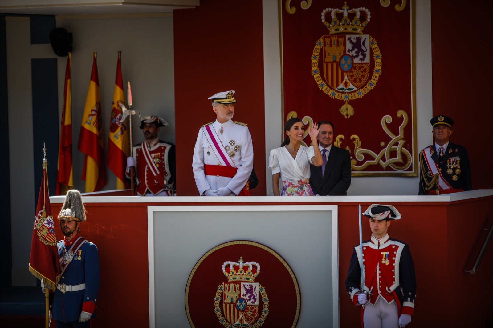 Las imágenes del desfile de las Fuerzas Armadas desde dentro y a vista de pájaro