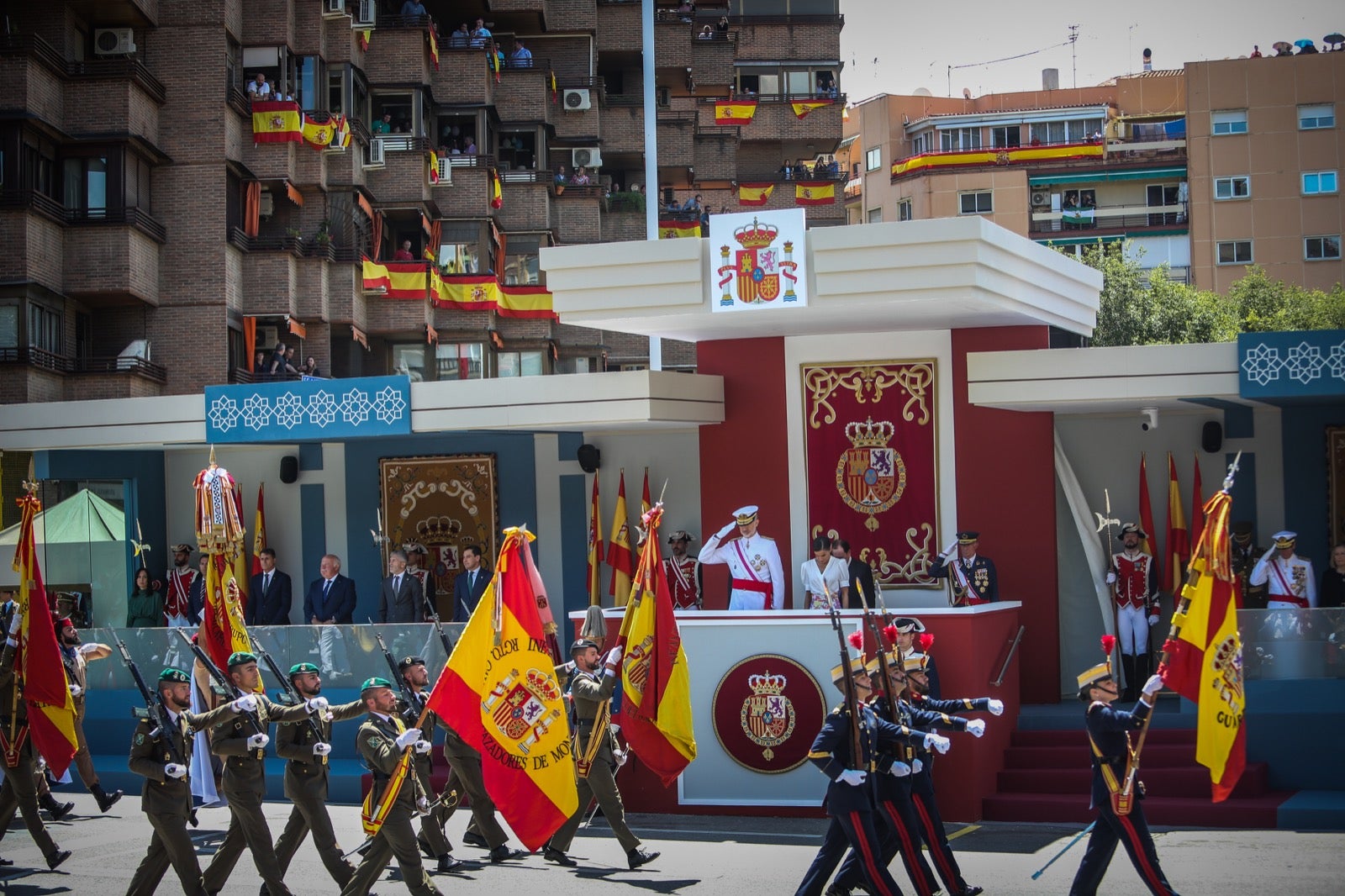 Las imágenes del desfile de las Fuerzas Armadas desde dentro y a vista de pájaro