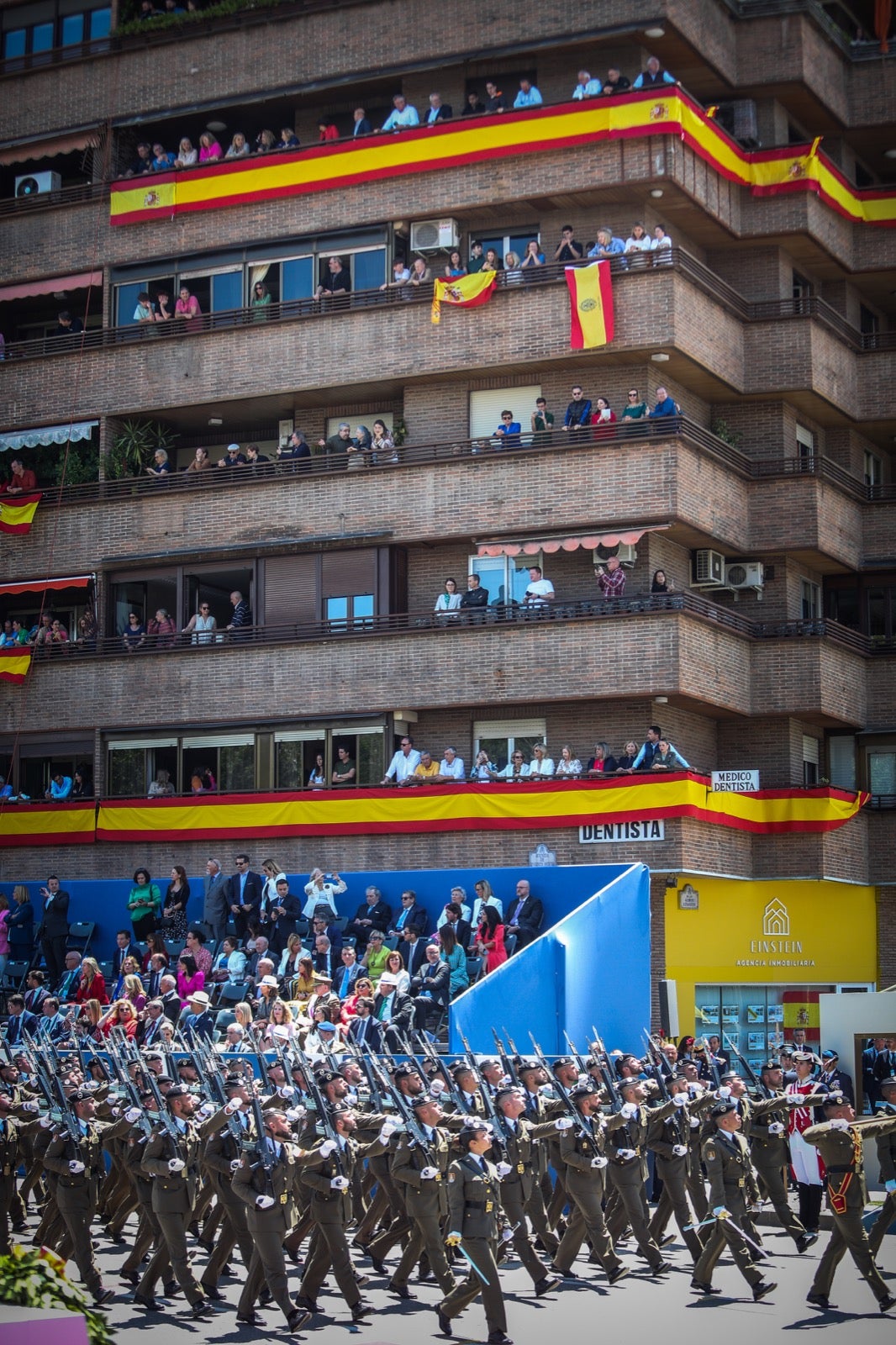 Las imágenes del desfile de las Fuerzas Armadas desde dentro y a vista de pájaro