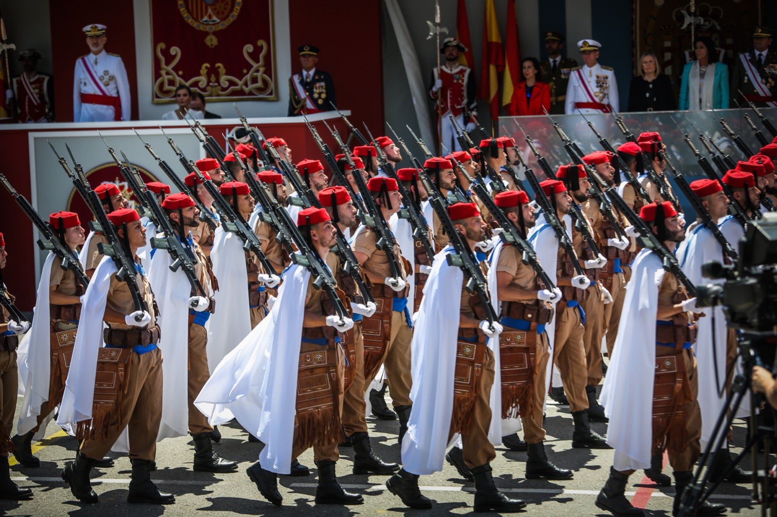 Las imágenes del desfile de las Fuerzas Armadas desde dentro y a vista de pájaro