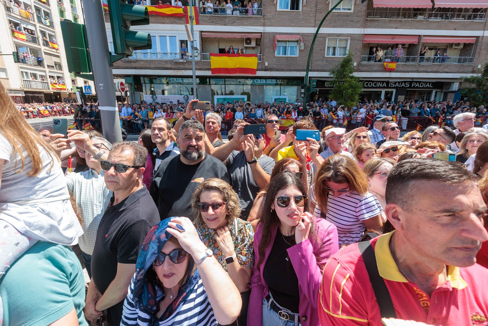 Las imágenes de los granadinos disfrutando del desfile de las Fuerzas Armadas