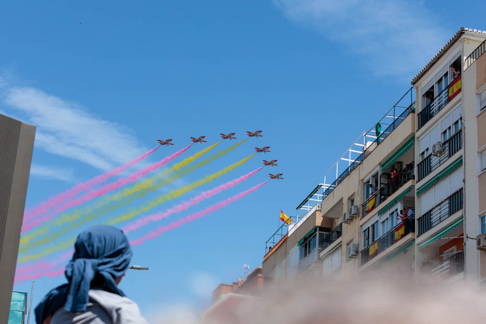 Las imágenes de los granadinos disfrutando del desfile de las Fuerzas Armadas