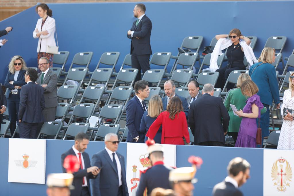 Las imágenes del desfile de las Fuerzas Armadas desde dentro y a vista de pájaro