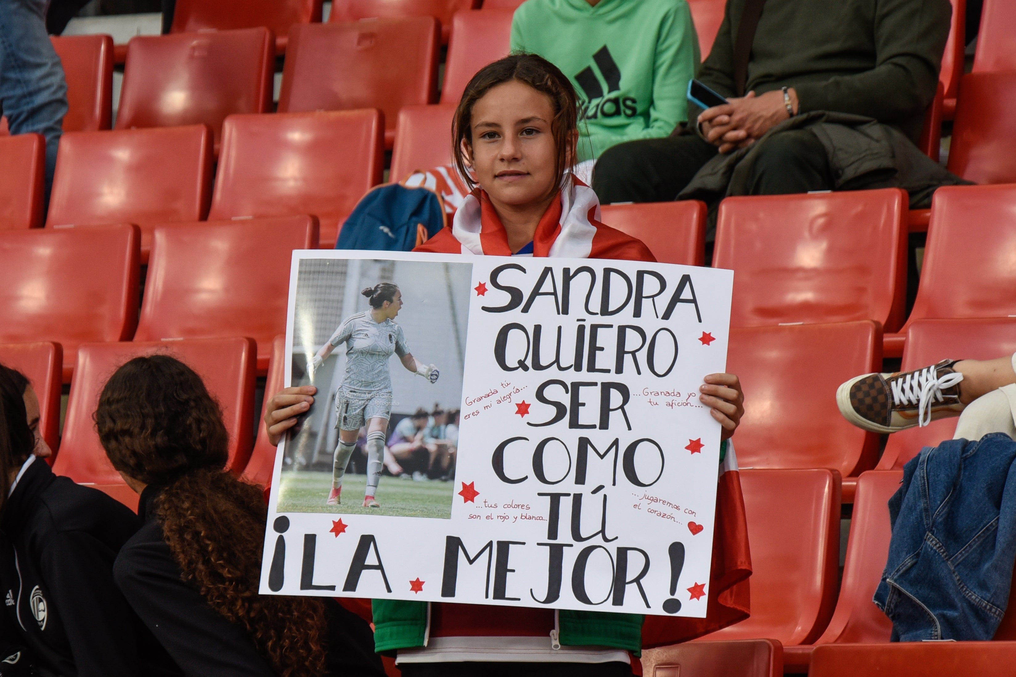 Encuéntrate en el partido del equipo femenino del Granada