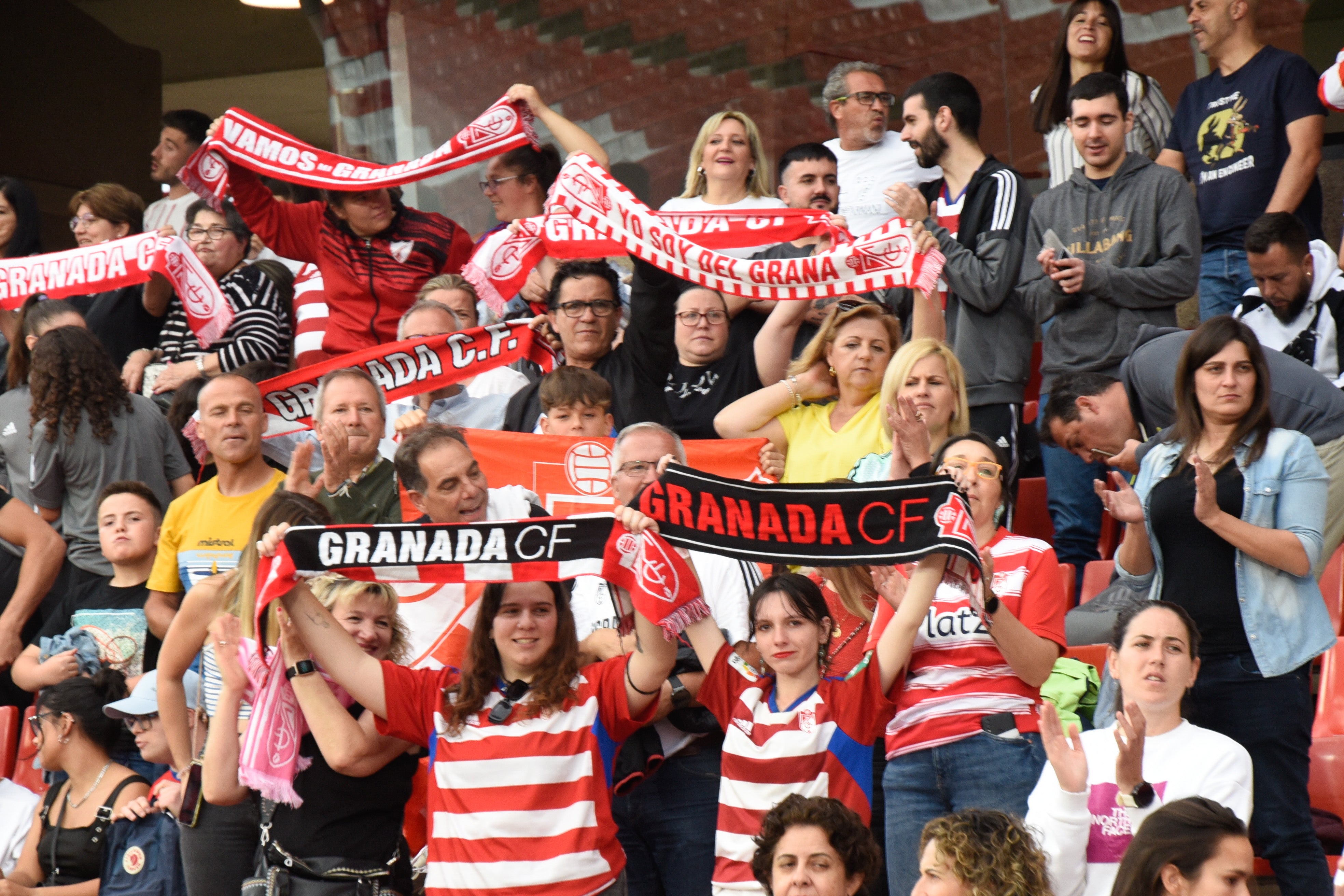 Encuéntrate en el partido del equipo femenino del Granada