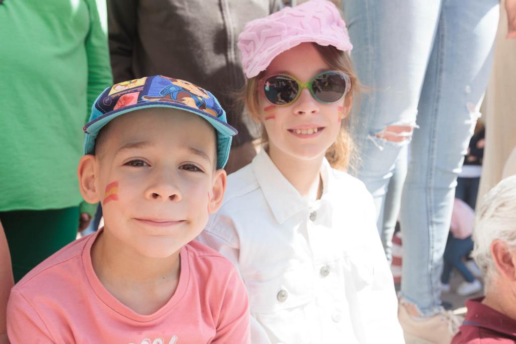 Las imágenes de los granadinos disfrutando del desfile de las Fuerzas Armadas