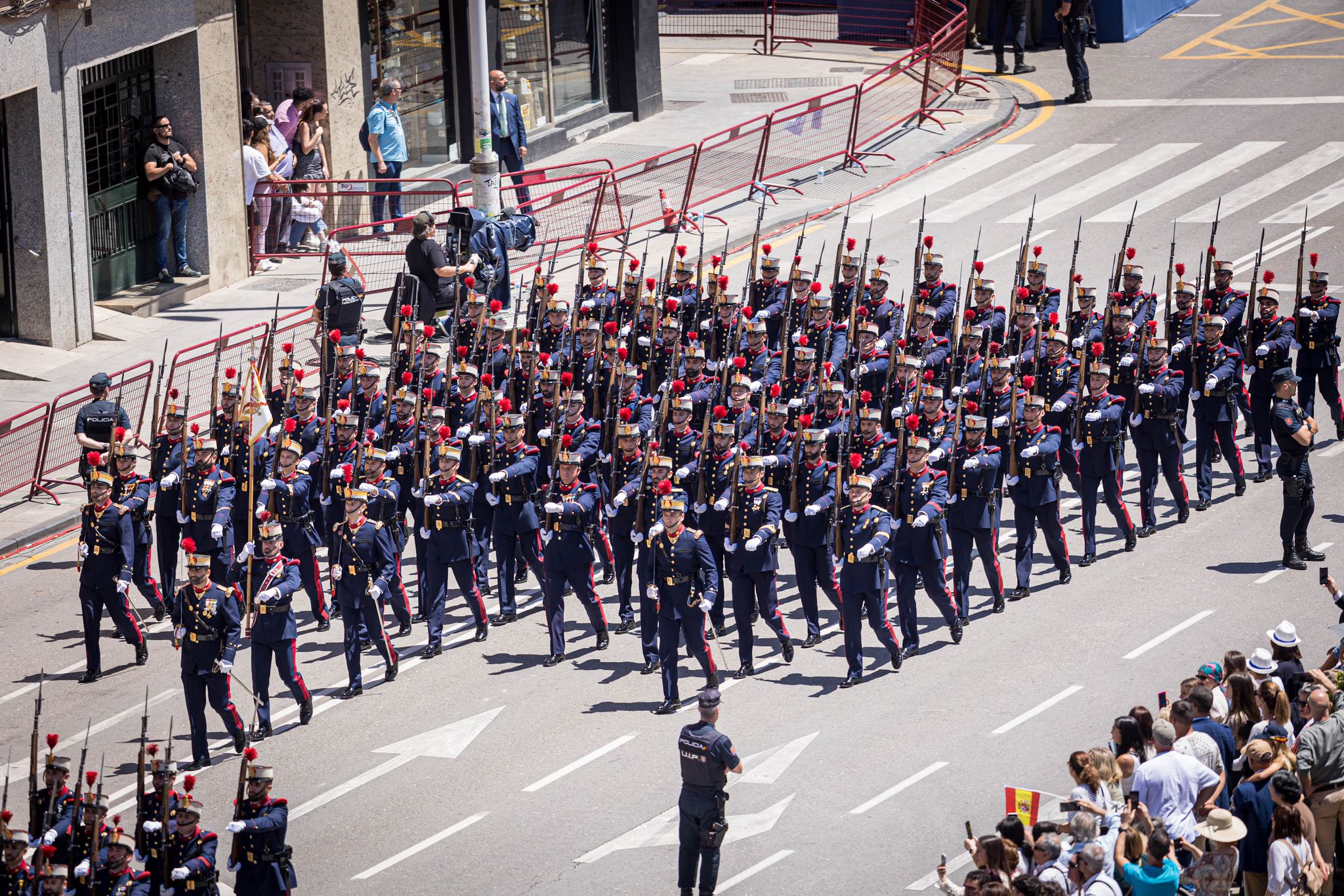 Las imágenes del desfile de las Fuerzas Armadas desde dentro y a vista de pájaro