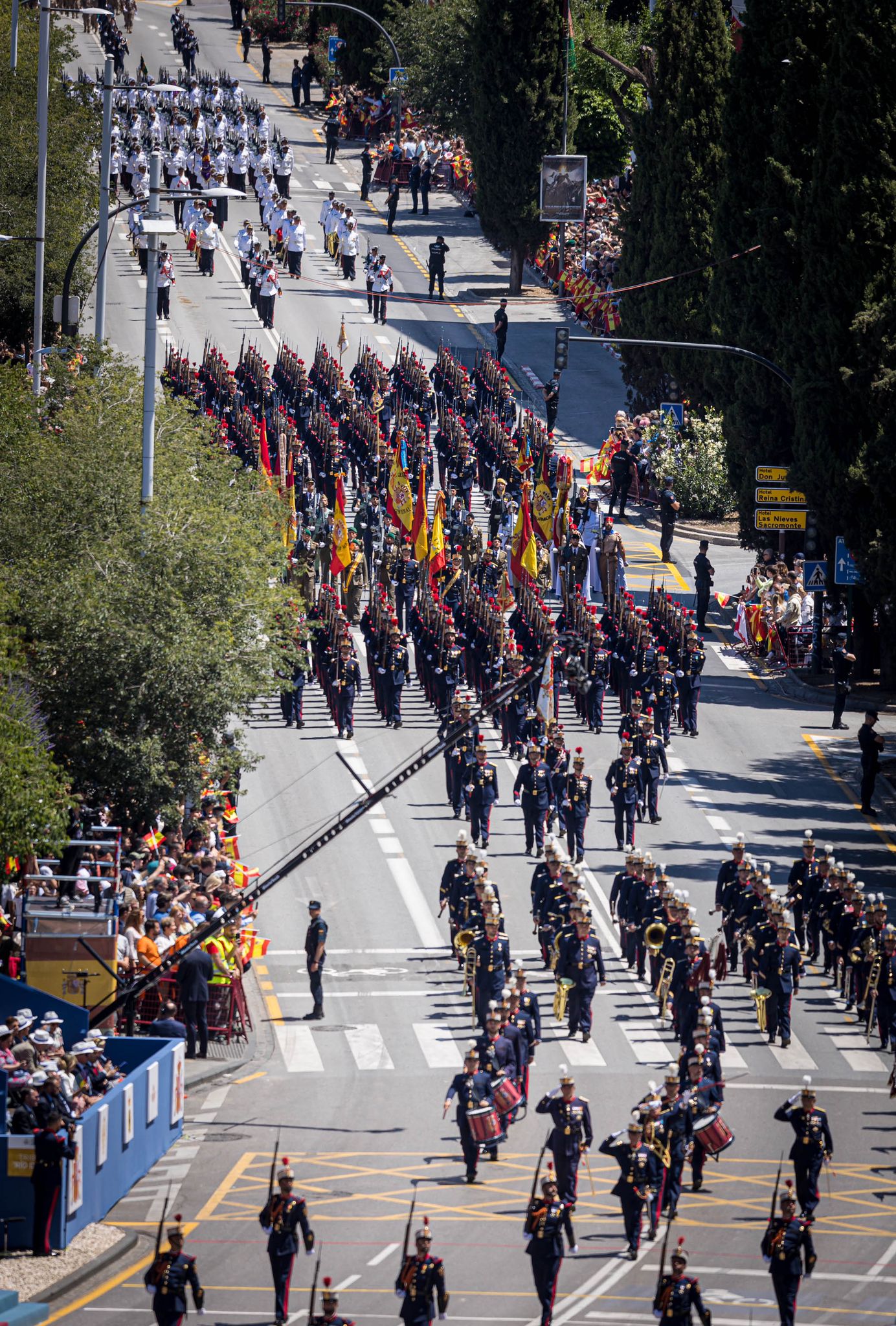 Las imágenes del desfile de las Fuerzas Armadas desde dentro y a vista de pájaro