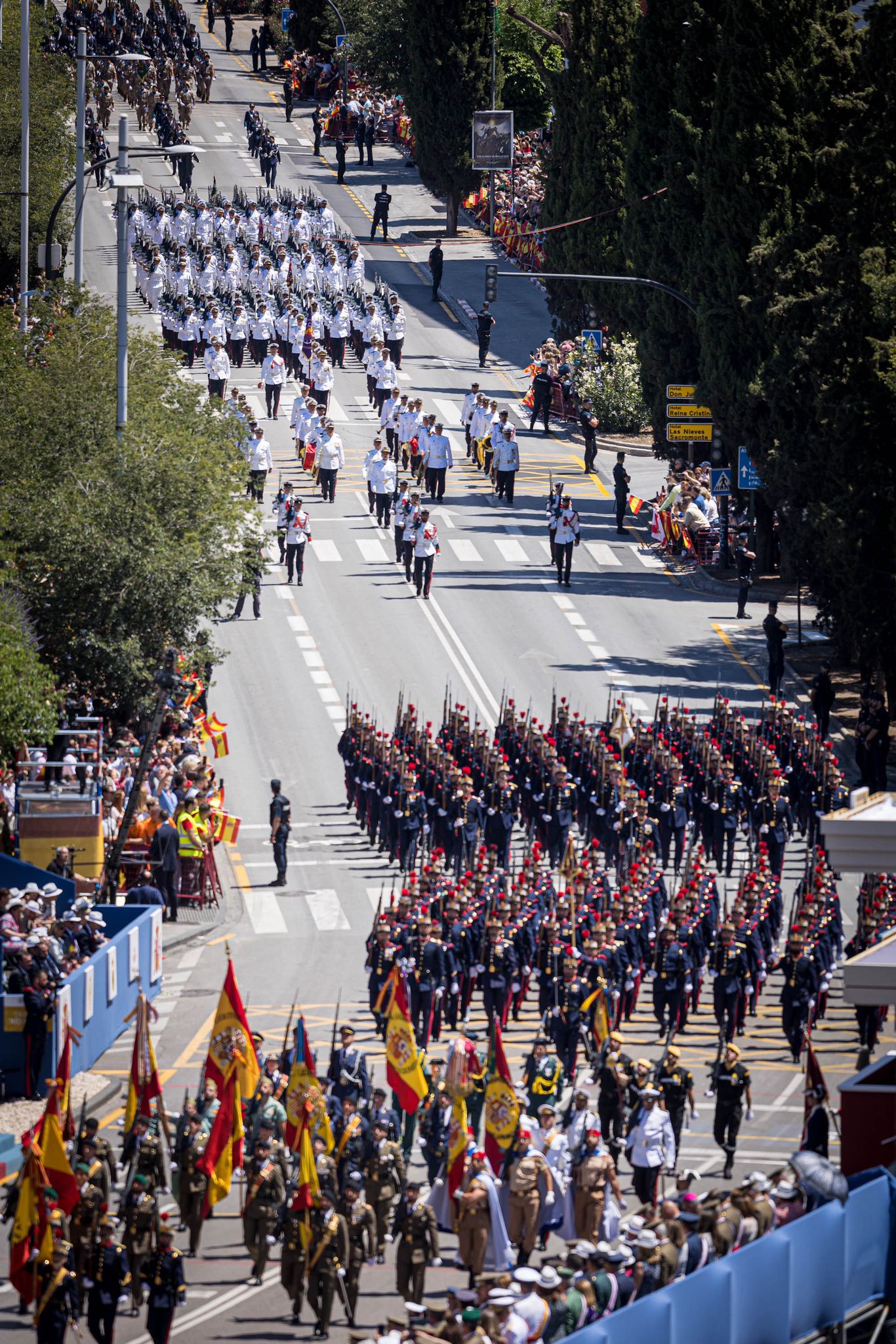 Las imágenes del desfile de las Fuerzas Armadas desde dentro y a vista de pájaro