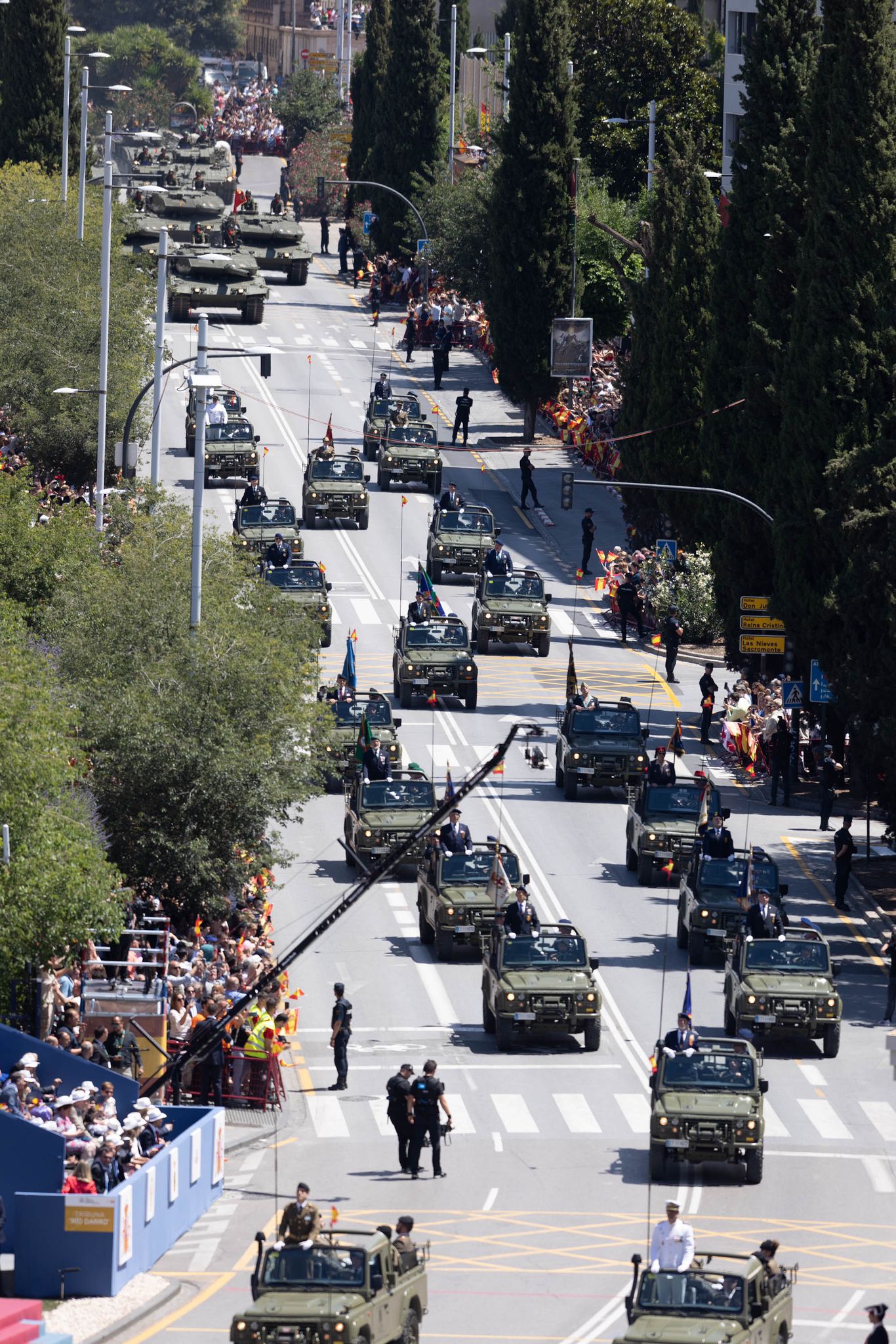 Las imágenes del desfile de las Fuerzas Armadas desde dentro y a vista de pájaro