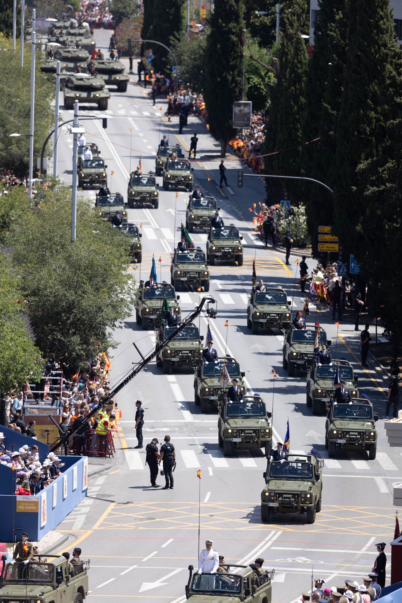 Las imágenes del desfile de las Fuerzas Armadas desde dentro y a vista de pájaro