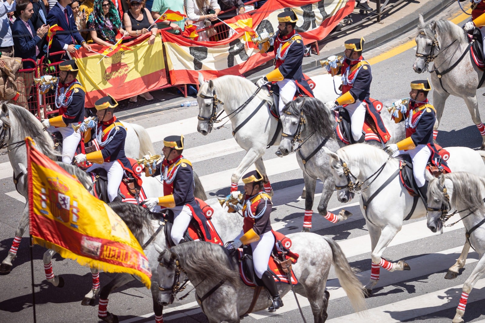 Las imágenes del desfile de las Fuerzas Armadas desde dentro y a vista de pájaro