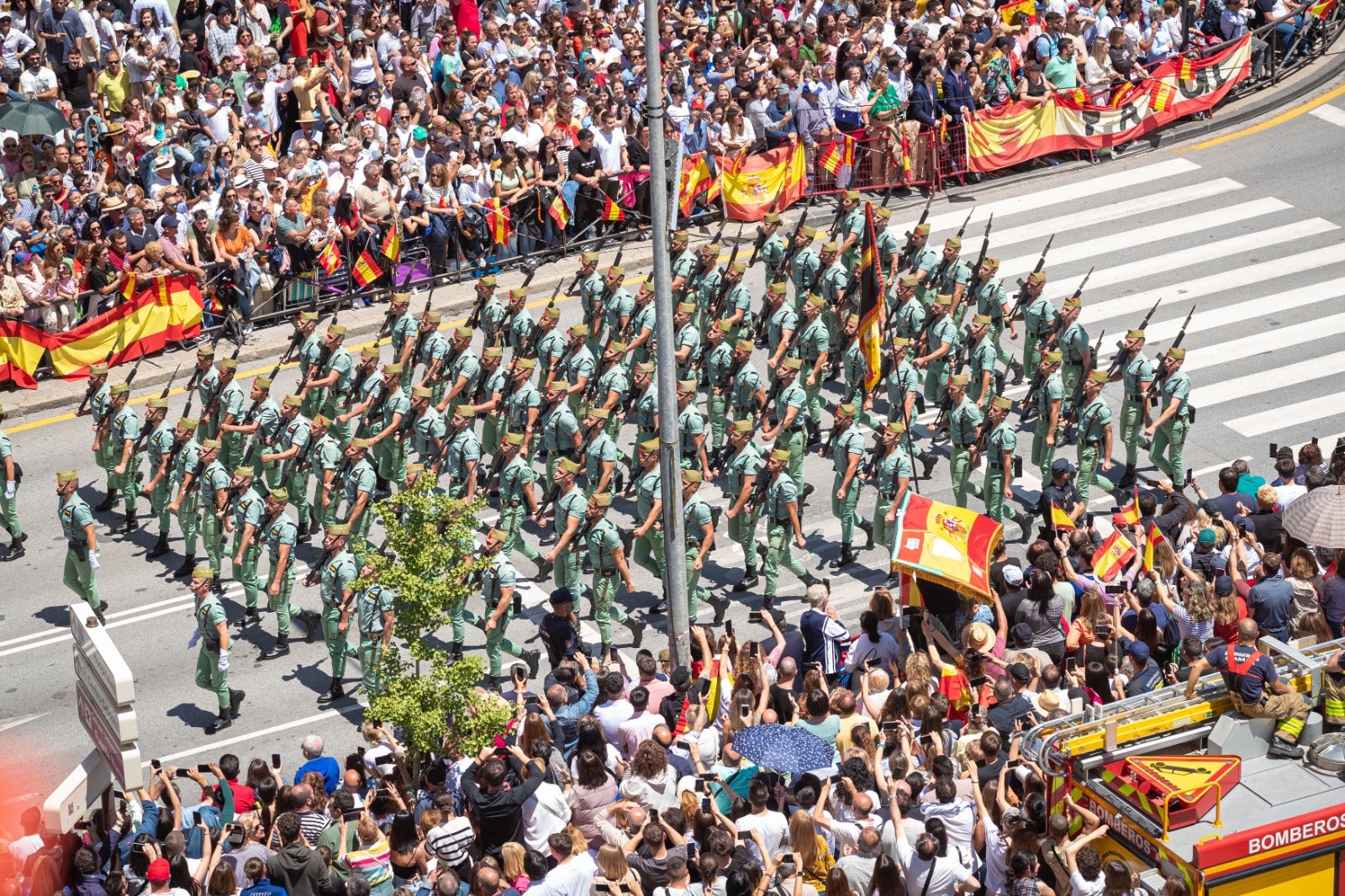 Las imágenes del desfile de las Fuerzas Armadas desde dentro y a vista de pájaro