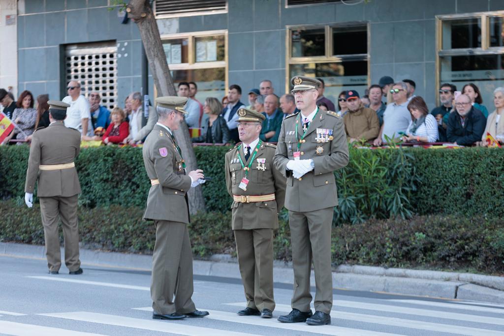 Las imágenes de los granadinos disfrutando del desfile de las Fuerzas Armadas